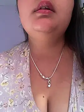 leylafleece online show from March 16, 2025, 9:49 am