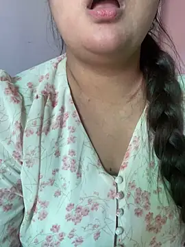 leylafleece online show from March 8, 2025, 9:17 am