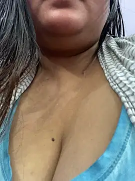 leylafleece online show from March 5, 2025, 12:44 pm