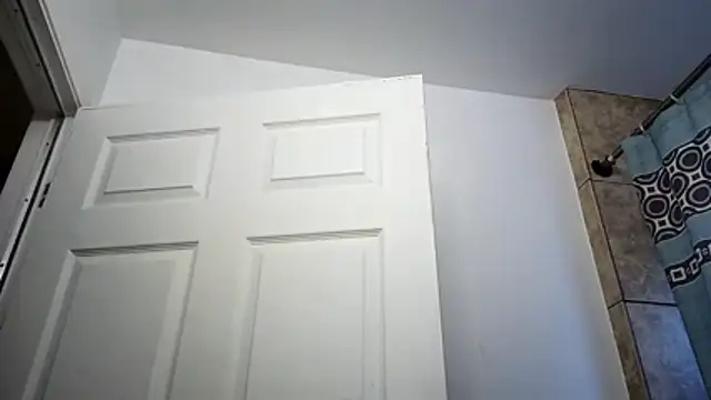 Snapshot of Huntzg23 chatting on February 5, 2026, 8:48 pm Huntzg23 online show from February 5, 2026, 8:48 pm