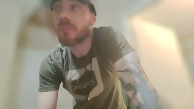 Snapshot of Huntzg23 chatting on January 17, 2026, 11:08 pm Huntzg23 online show from January 17, 2026, 11:08 pm