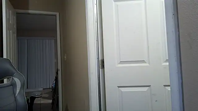 Huntzg23 online show from April 5, 2026, 4:41 am