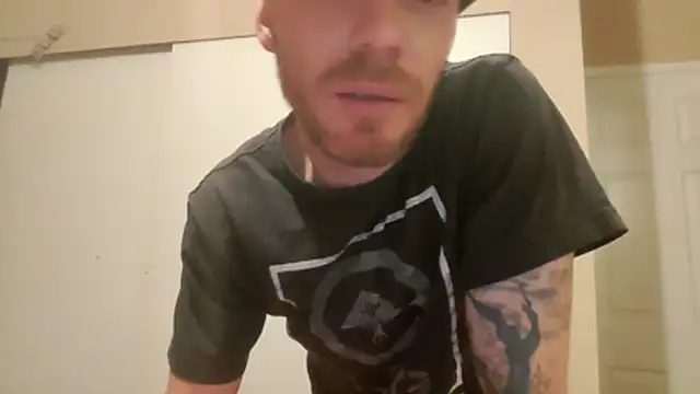 Snapshot of Huntzg23 chatting on February 3, 2026, 6:22 am Huntzg23 online show from February 3, 2026, 6:22 am