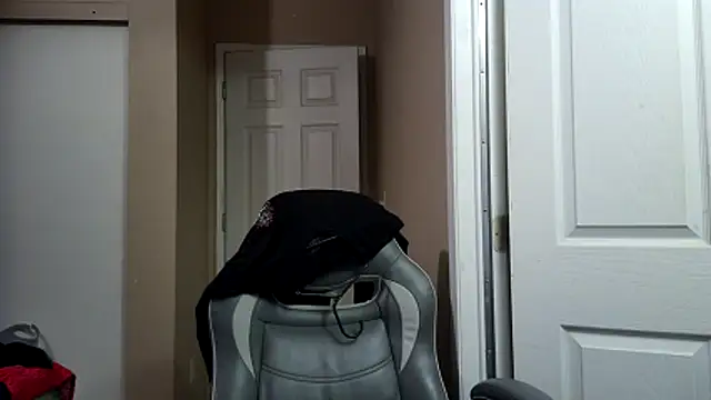 Huntzg23 online show from March 19, 2026, 4:45 am