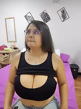 Snapshot of Miss_balloonsmila chatting on February 1, 2025, 11:37 pm Miss balloonsmila online show from February 1, 2025, 11:37 pm