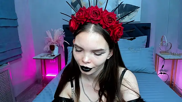 Curvy Dynamite  online show from October 31, 2025, 1:13 am