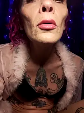 MommyMisfit online show from April 14, 2026, 12:04 am