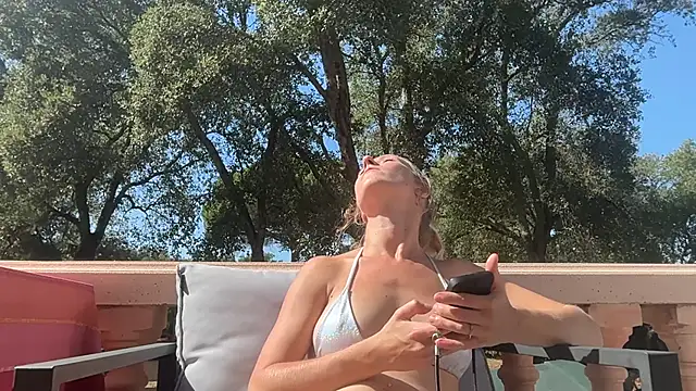 Emmy frenchie online show from September 22, 2025, 12:33 pm