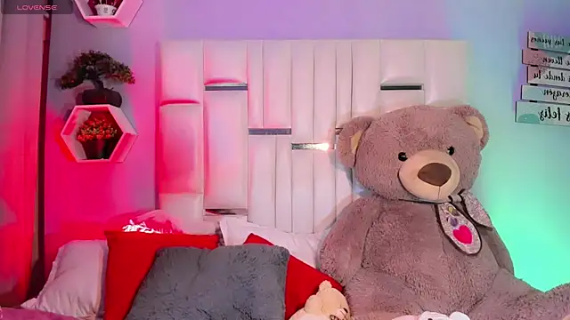 Aileen 18 online show from September 19, 2025, 6:17 am