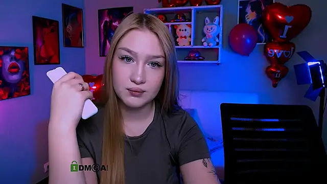 Snapshot of playful_sophie chatting on February 19, 2026, 8:17 pm playful sophie online show from February 19, 2026, 8:17 pm