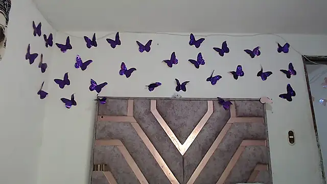 Snapshot of Anny_Fox- chatting on February 1, 2026, 3:27 am Anny Fox- online show from February 1, 2026, 3:27 am