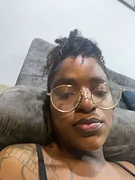 Snapshot of Zizi-campbel chatting on February 20, 2025, 11:32 pm Zizi-campbel online show from February 20, 2025, 11:32 pm