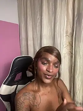 Snapshot of Zizi-campbel chatting on September 26, 2025, 8:32 am Zizi-campbel online show from September 26, 2025, 8:32 am