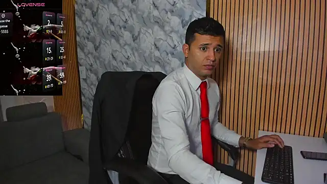 Hideintheoffice online show from December 17, 2025, 11:37 am