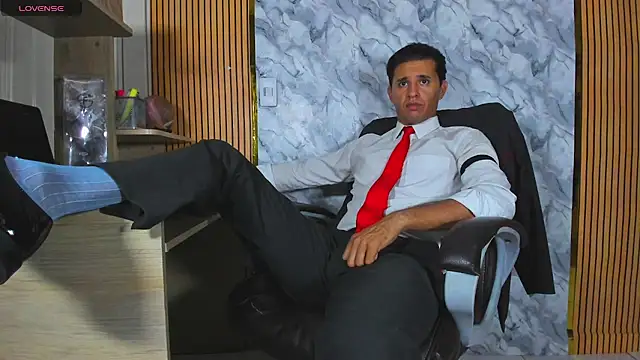 Hideintheoffice online show from June 25, 2026, 3:37 am