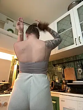 MayaMystic online show from April 16, 2026, 1:12 pm