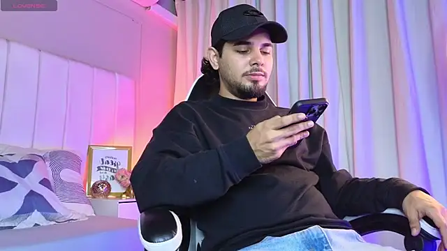 Snapshot of Samir_bear chatting on February 21, 2026, 12:29 pm Samir bear online show from February 21, 2026, 12:29 pm