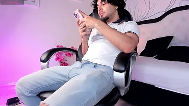 Snapshot of Samir_bear chatting on February 16, 2026, 12:48 pm Samir bear online show from February 16, 2026, 12:48 pm