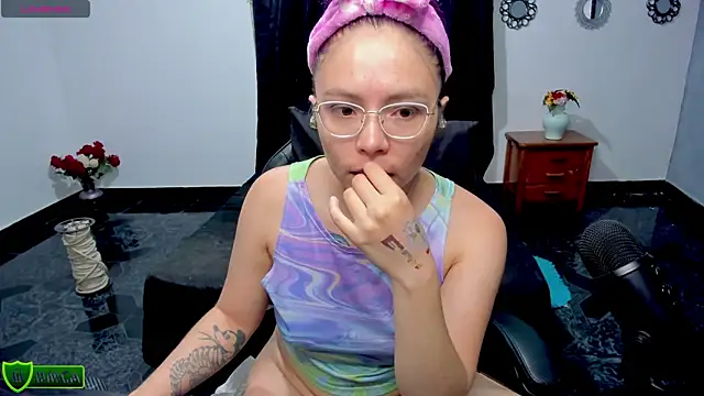 LilSasha online show from September 16, 2025, 4:02 am