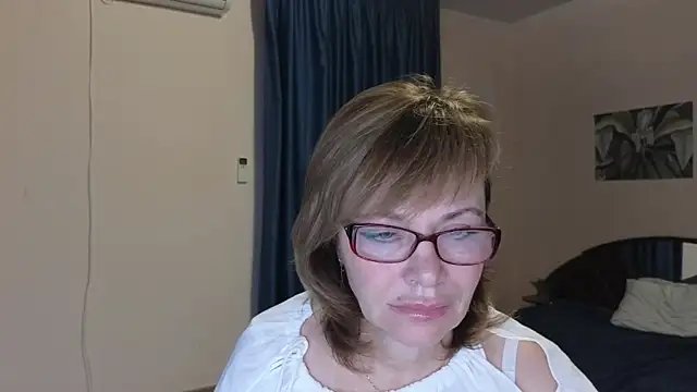 Miss Moren online show from November 25, 2025, 4:57 am