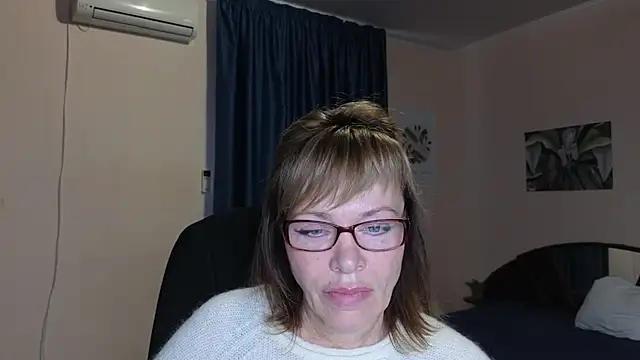 Miss Moren online show from September 28, 2025, 4:08 am