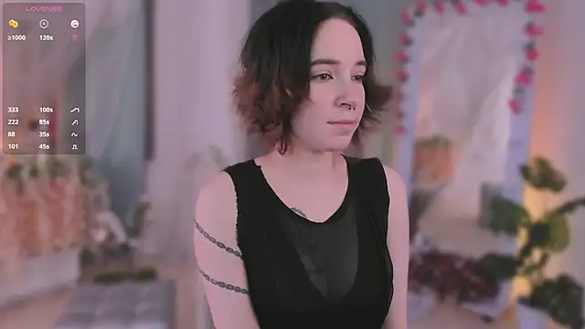 lilithlunna online show from March 13, 2025, 4:56 pm