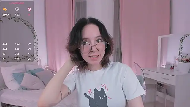 lilithlunna online show from February 27, 2025, 4:24 am