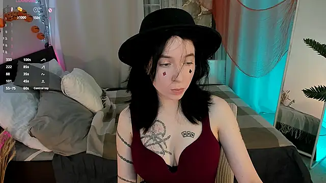 lilithlunna online show from October 28, 2025, 2:38 pm