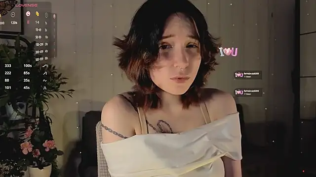 lilithlunna online show from March 8, 2025, 1:28 am