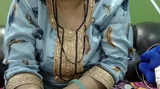 Housewife12 online show from March 22, 2025, 6:25 pm