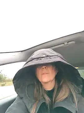 sansan2411 online show from November 25, 2025, 1:44 pm