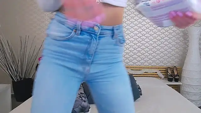 Lia Benini online show from March 2, 2026, 1:29 pm