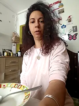 Snapshot of naughty69curls chatting on February 18, 2026, 10:33 am naughty69curls online show from February 18, 2026, 10:33 am