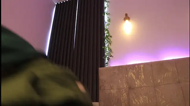 anniemartinezz online show from September 19, 2025, 12:53 pm