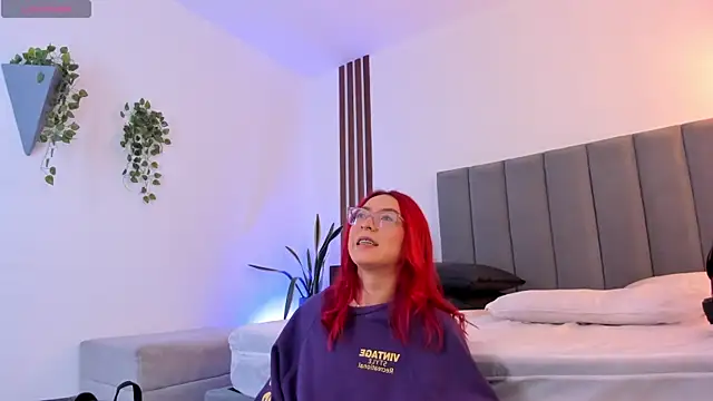 anniemartinezz online show from November 23, 2025, 12:48 pm