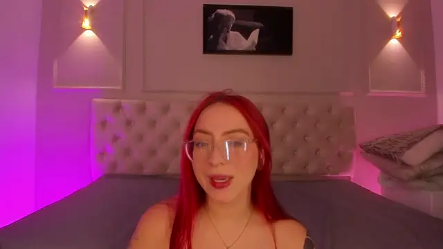 anniemartinezz online show from September 14, 2025, 1:33 pm