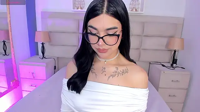 RoseCassie online show from October 3, 2025, 1:34 pm