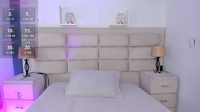 RoseCassie online show from September 23, 2025, 1:18 pm