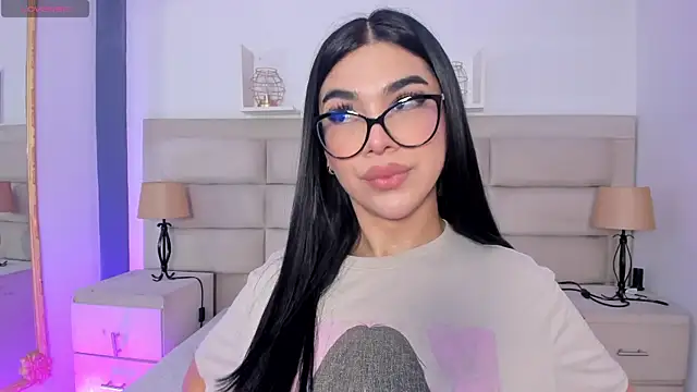 RoseCassie online show from October 5, 2025, 1:02 pm