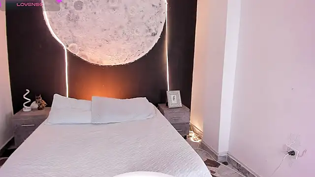 RoseCassie online show from November 26, 2025, 1:33 pm