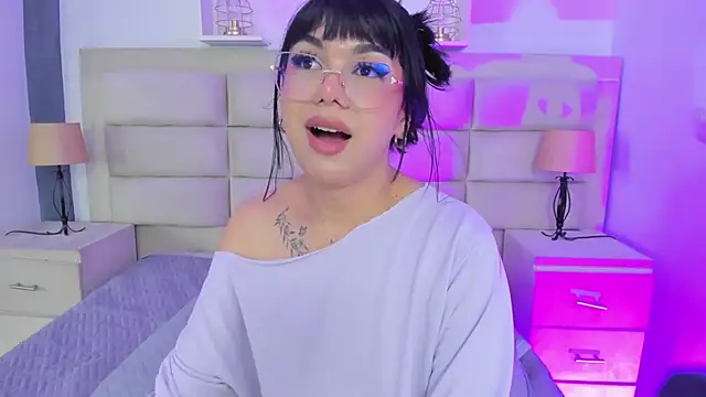 RoseCassie online show from March 18, 2025, 6:50 pm