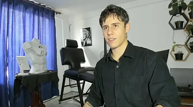 Snapshot of Antonello_Vannucci chatting on March 5, 2025, 10:21 pm Antonello Vannucci online show from March 5, 2025, 10:21 pm