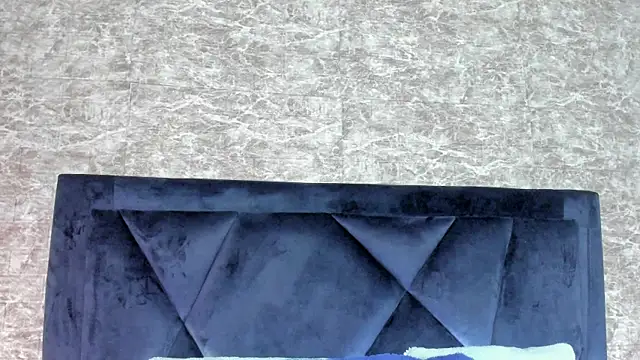 Lily Woodz online show from September 15, 2025, 7:14 pm