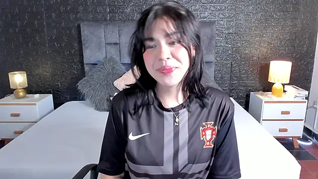 Lily Woodz online show from March 18, 2025, 6:39 pm