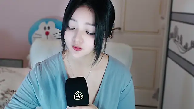 xiao-xiao-D online show from March 12, 2025, 7:57 am