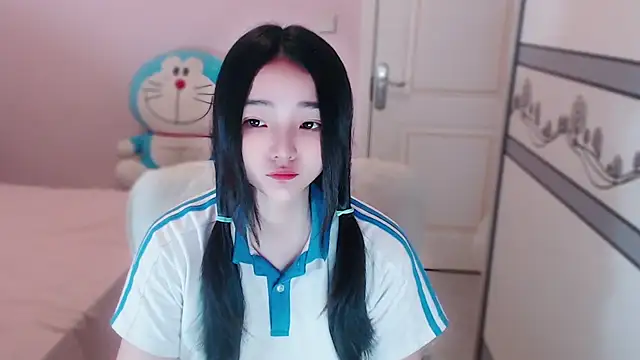 xiao-xiao-D online show from October 18, 2025, 2:02 am