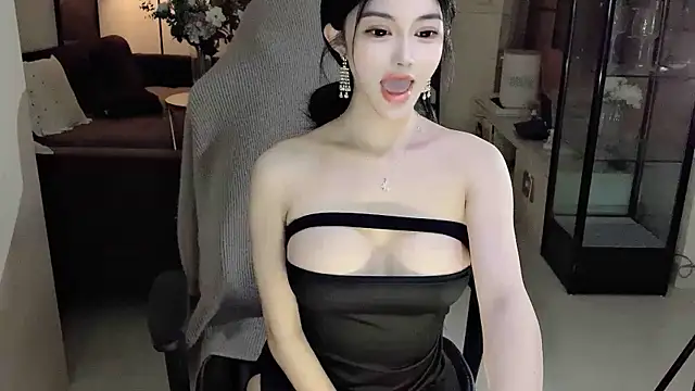 Snapshot of Irene--- chatting on February 14, 2025, 7:07 am Irene--- online show from February 14, 2025, 7:07 am