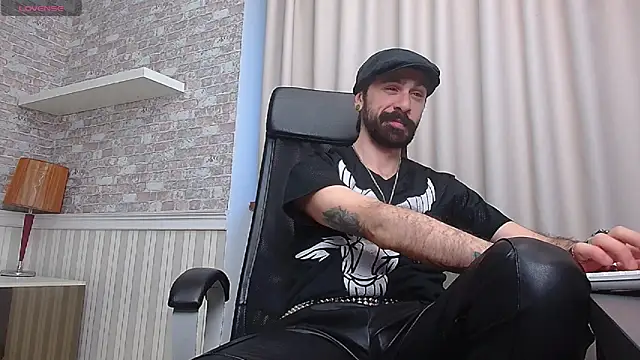 Snapshot of AxelColton chatting on January 8, 2026, 6:19 am AxelColton online show from January 8, 2026, 6:19 am