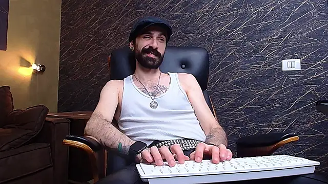 Snapshot of AxelColton chatting on January 12, 2026, 11:28 am AxelColton online show from January 12, 2026, 11:28 am