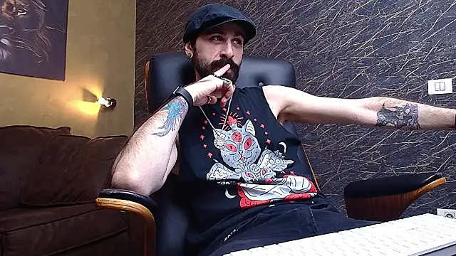 Snapshot of AxelColton chatting on January 14, 2026, 10:41 am AxelColton online show from January 14, 2026, 10:41 am